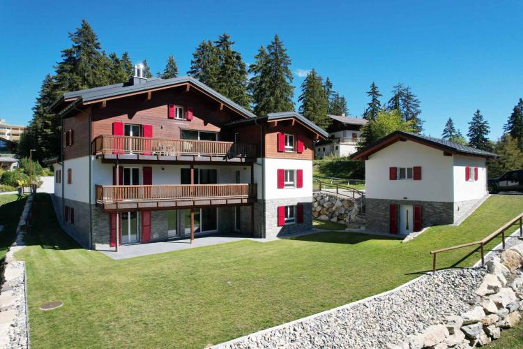 15.5 ROOM CHALET COMPRISING THREE INDEPENDENT APARTMENTS