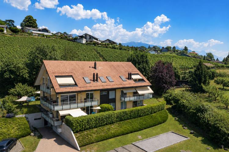 Spacious 4.5-Room Apartment in a Peaceful and Green Setting