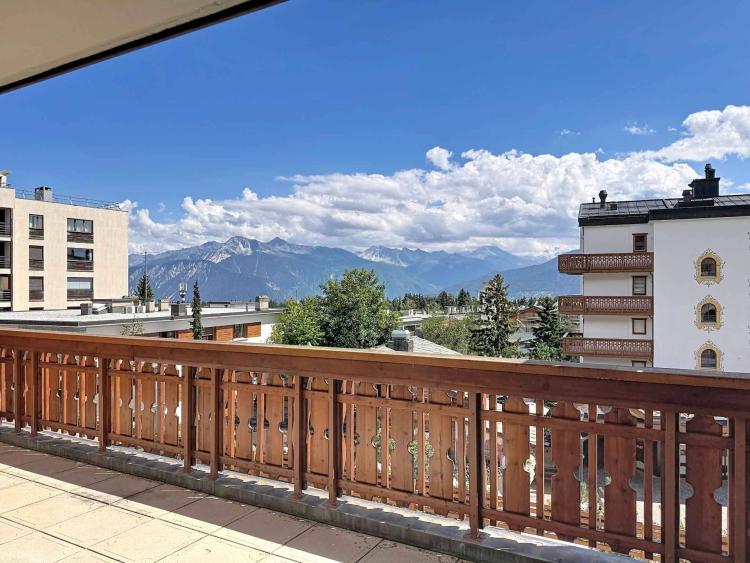 RARE OPPORTUNITY - Brand-New 4.5-Room Apartment with Views in the Heart of the Resort