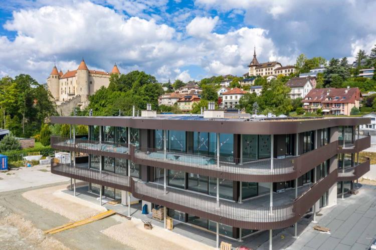 Live right on the water! 