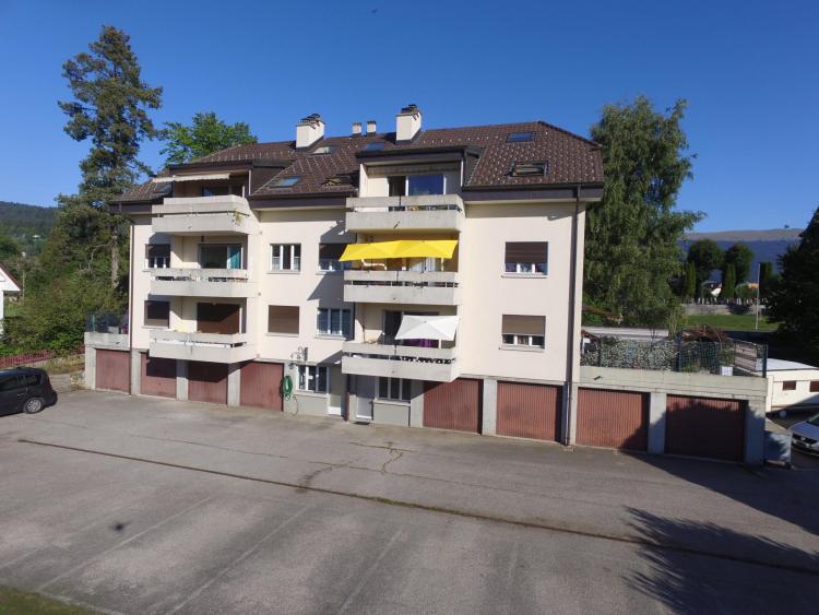 Return building with 6 rented apartments