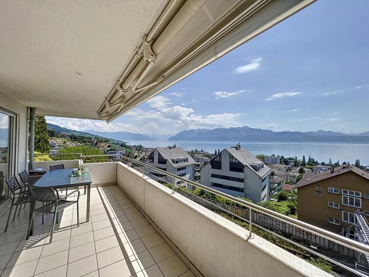 Les Plateires district - 120m² apartment with lake view.