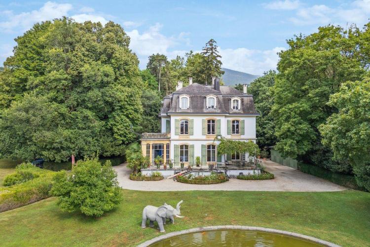 Maison de maître élégante avec vue sur le lac et les Alpes