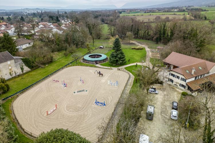 BARNES Pays de Gex - SAINT-GENIS-POUILLY - EXCEPTIONAL PROPERTY WITH EQUESTRIAN FACILITIES