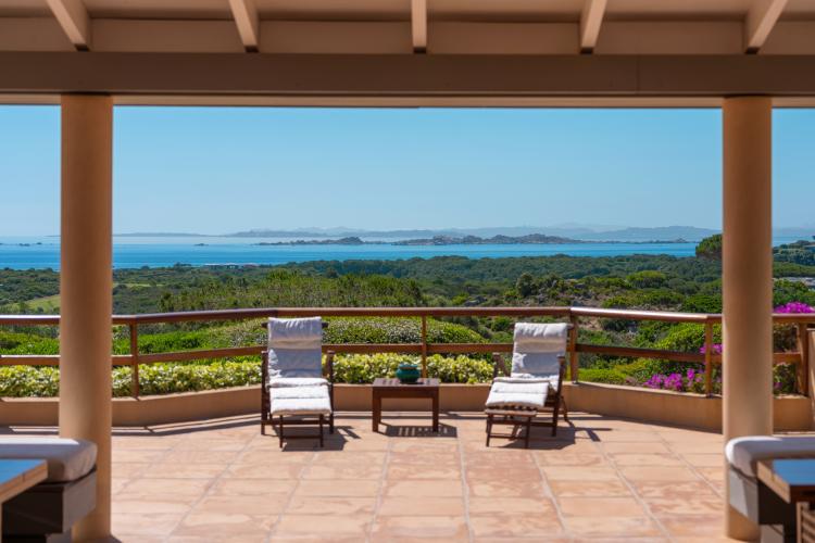 Bonifacio, Private Domaine of Sperone, Panoramic sea-view villa, 6 bedrooms, a swimming pool, and walking distance to the beach