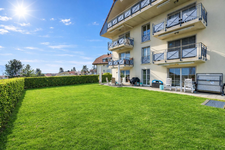 Spacious 5.5-room apartment with terrace and large garden