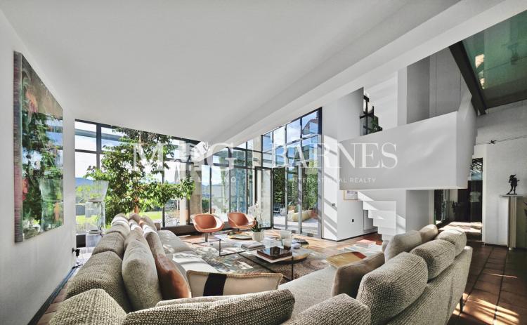 Elegant designer villa with garden near the center of Lugano