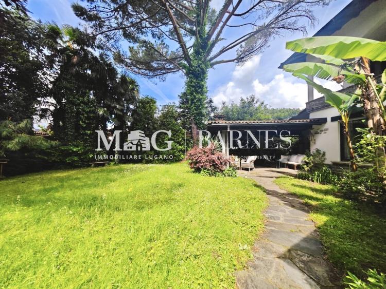 Montagnola-Collina d'Oro: Villa with pool near TASIS and Lugano