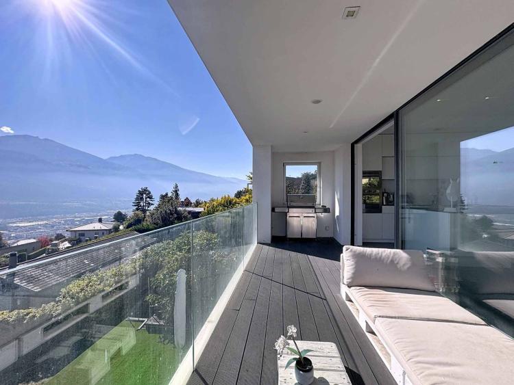 Stunning modern villa with swimming pool &amp; wellness area
