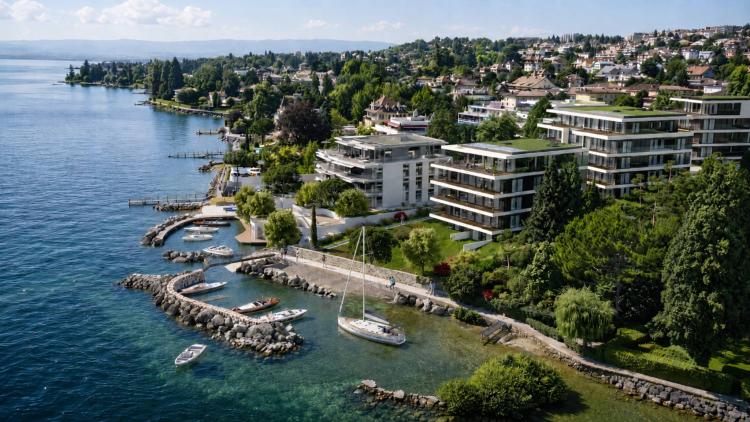 Contemporary penthouse with a large terrace, just steps from the lake.