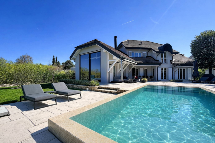 Villa d'exception avec piscine à débordement 