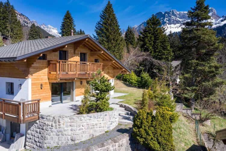 Exceptional Chalet with Panoramic Views of the Dents du Midi