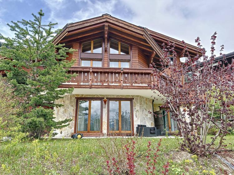 Magnificent chalet a stone's throw from the center of the Anzère resort