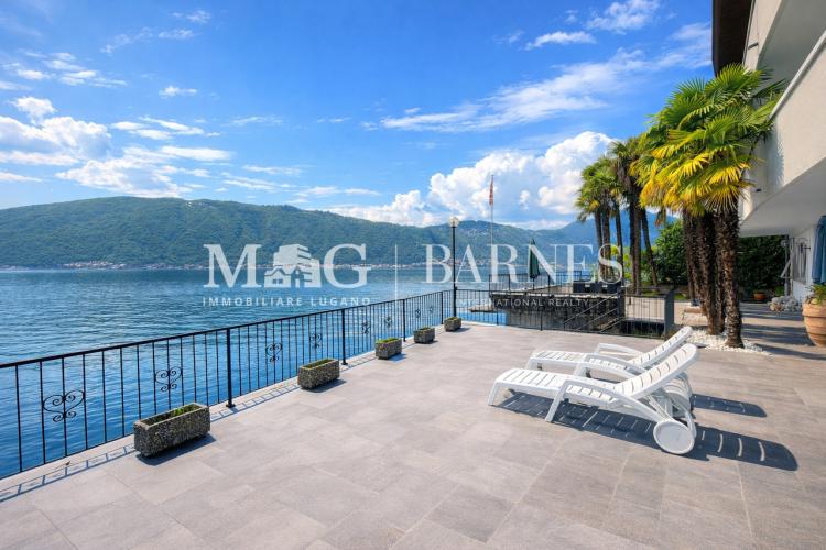 Lugano: Villa pieds-dans-l'eau lake view with docks | 2nd residence