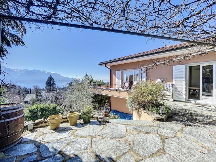 6.5 room detached villa with panoramic view of the lake