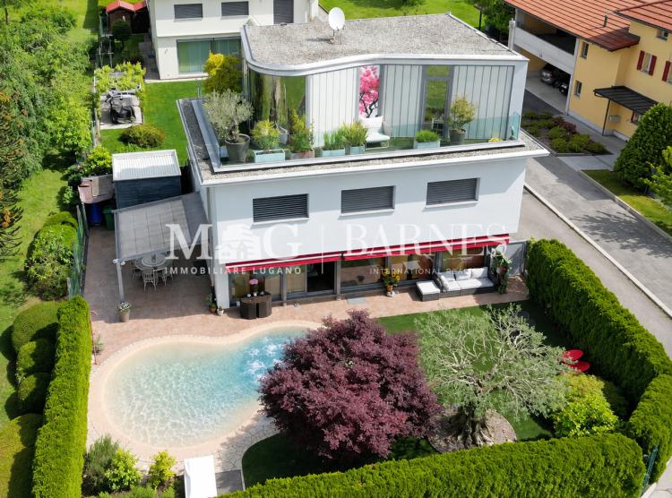 Mendrisio, Stabio: Large single-family house with garden and pool