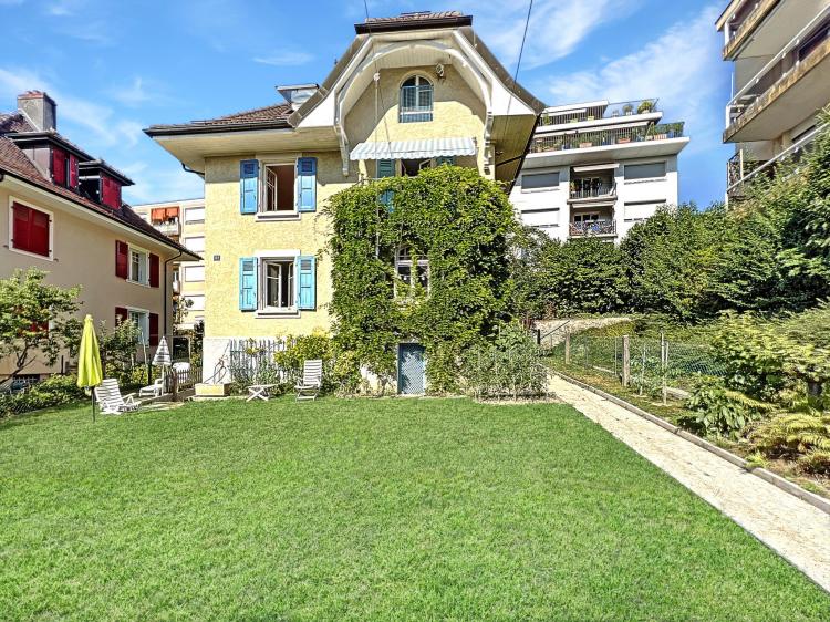 TO RENOVATE - In the heart of Lausanne, detached house of 170 m² overlooking the lake