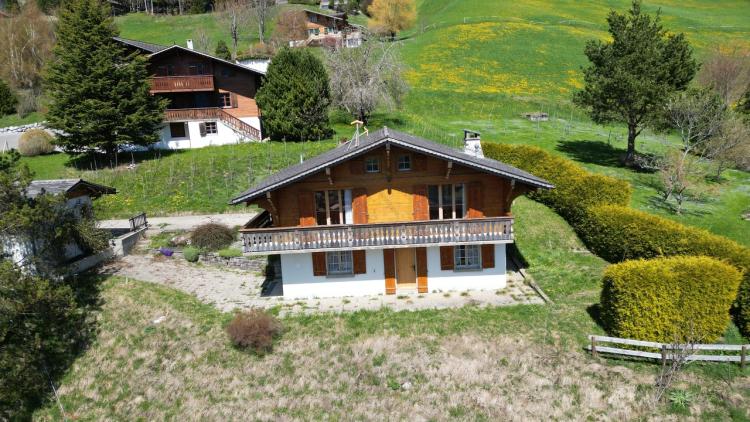 Château-d'OEx - Chalet to renovate with building permit