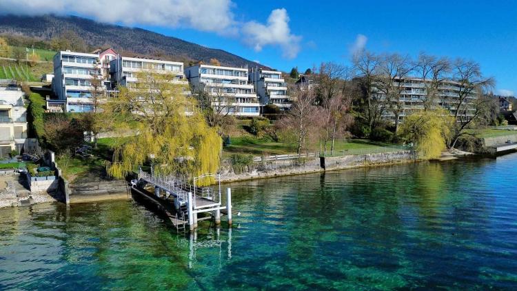 Waterfront duplex with private garden