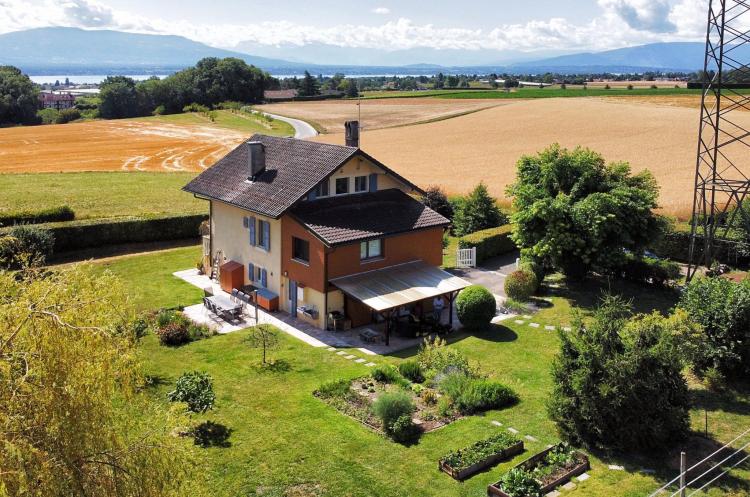 LAKE and ALPS VIEW for this detached villa!