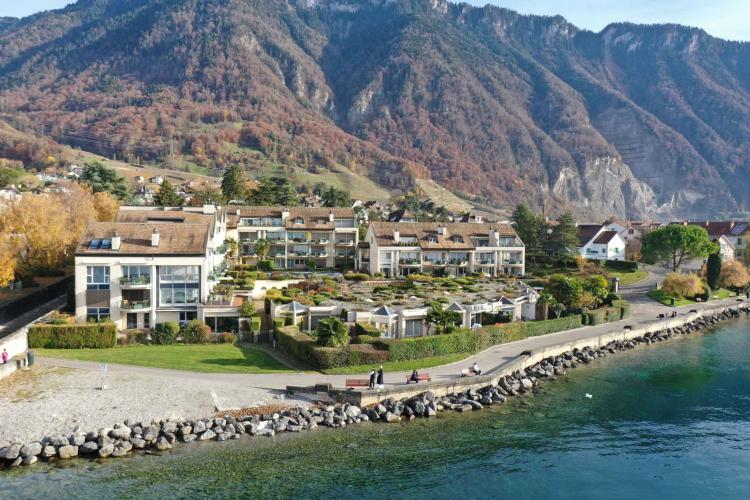 Spacious 3.5-room duplex with breathtaking views of the lake and mountains