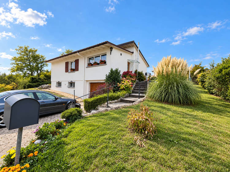Villa individuelle avec un beau jardin à La Sarraz