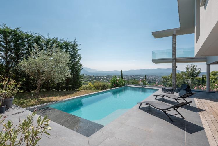 Isère – Architect-designed villa with panoramic views