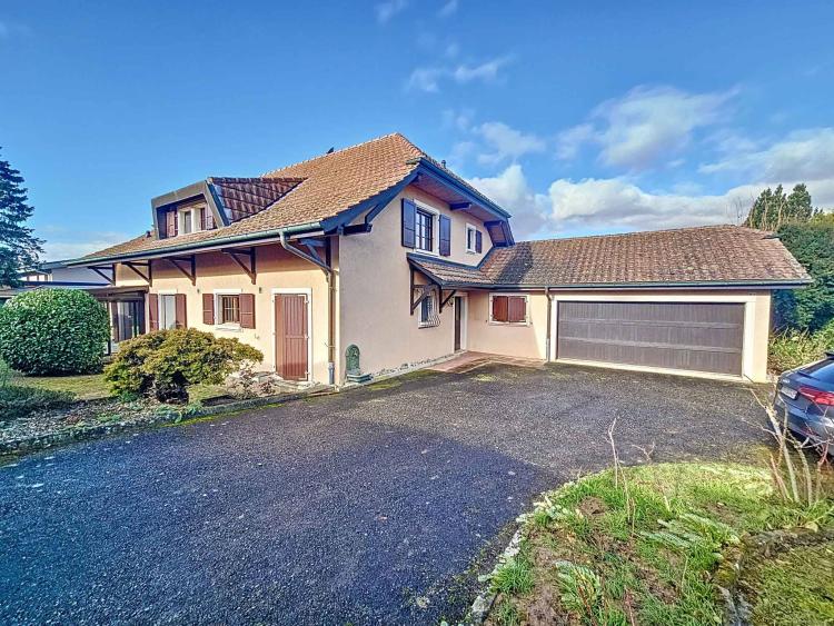Family home with open views and large garden