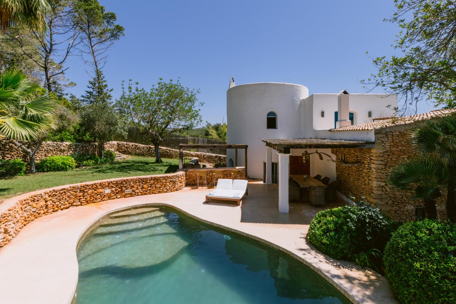 hQ5QR_ibiza-villa-to-rent-santa-eulalia-_1_.jpg