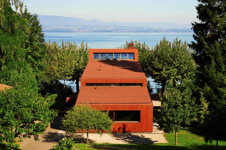 Thonon-les-Bains - Waterfront property - Private pontoon - 255 sqm villa with potential for 620 sqm of living space.