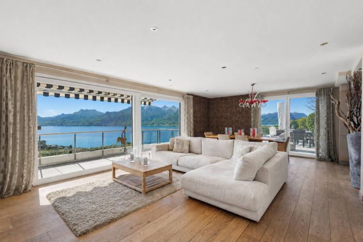 Villa-style duplex with breathtaking lake views