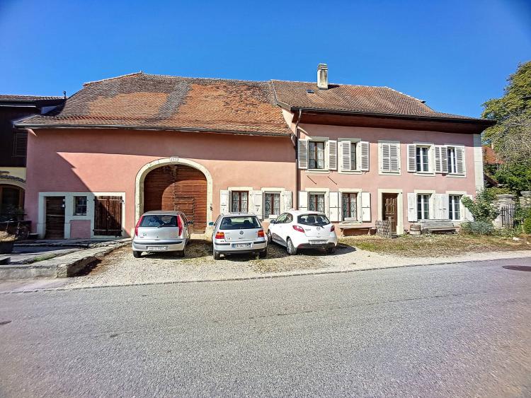 Charming village house for project of 4-5 apartments