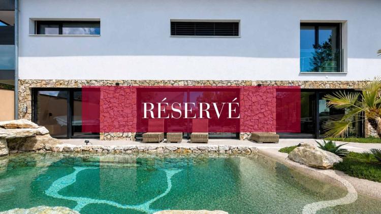 Propriété contemporaine avec piscine & espace bien-être