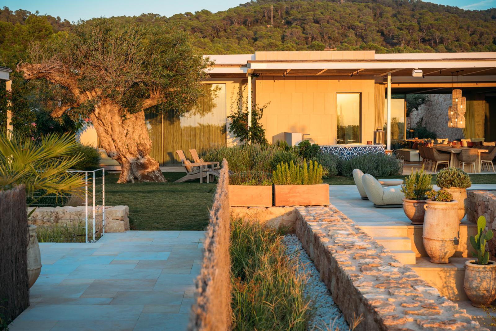 IIVxc_ibiza-luxury-villa-for-sale-jaime-romano-southwest-webres_52_.jpg