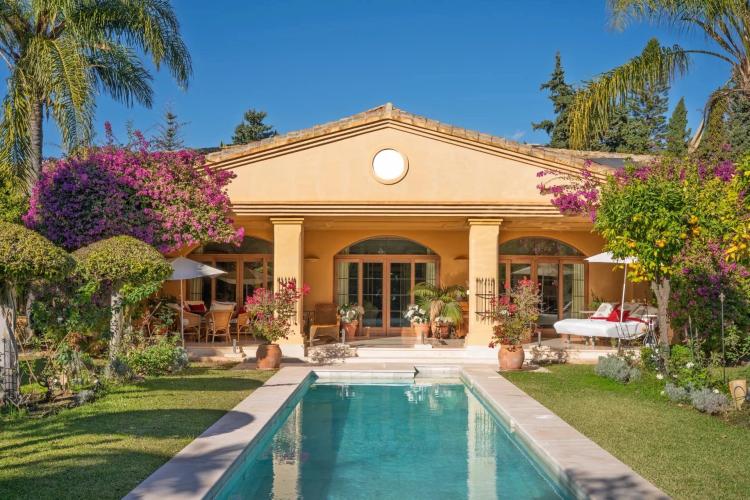Modern Beachside Villa in Guadalmina Baja