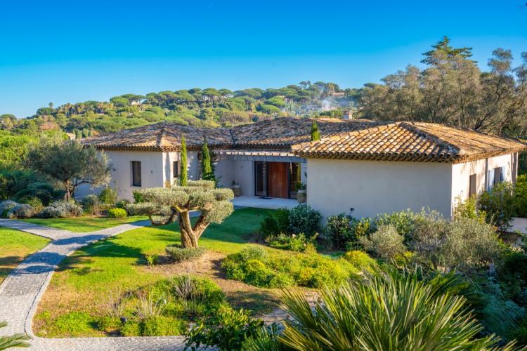 SAINT-TROPEZ - PINET/VALFERE - PROPRIETE AVEC VUE MER
