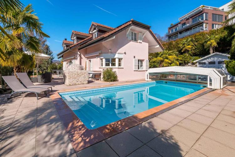 Magnificent family villa with swimming pool and lake view