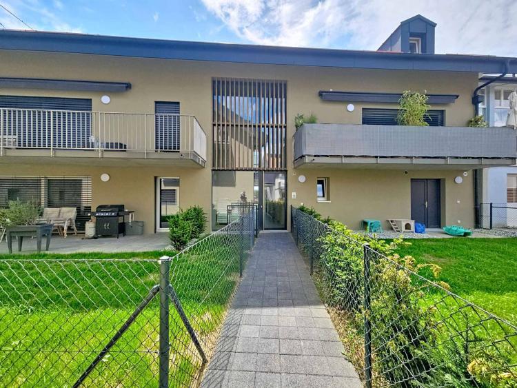 Neue 3,5 Zimmerwohnung mit Terrasse