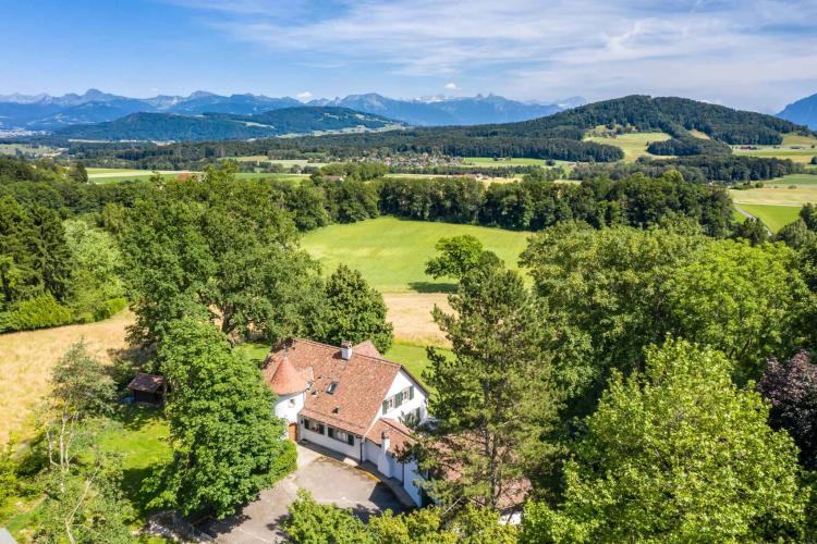 340 m² mansion in the heart of nature.