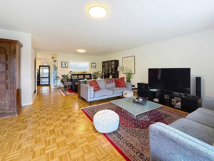 EXCLUSIVE - Spacious semi-detached villa