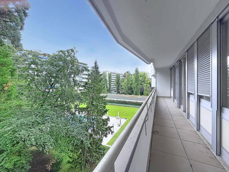Wunderschöne 5-Zimmer-Wohnung mit Fenstern auf beiden Seiten in Florissant