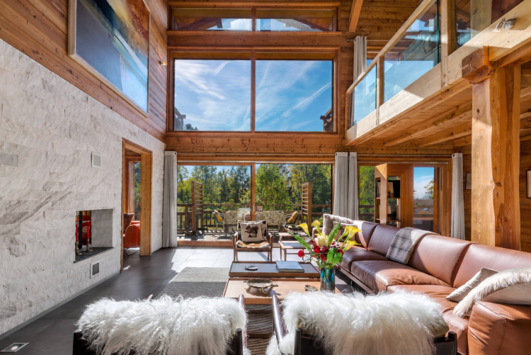 A Bayrou Chalet for Sale in the Villars-sur-Ollon Region – The Art of Alpine Craftsmanship from Megève to Crans-Montana