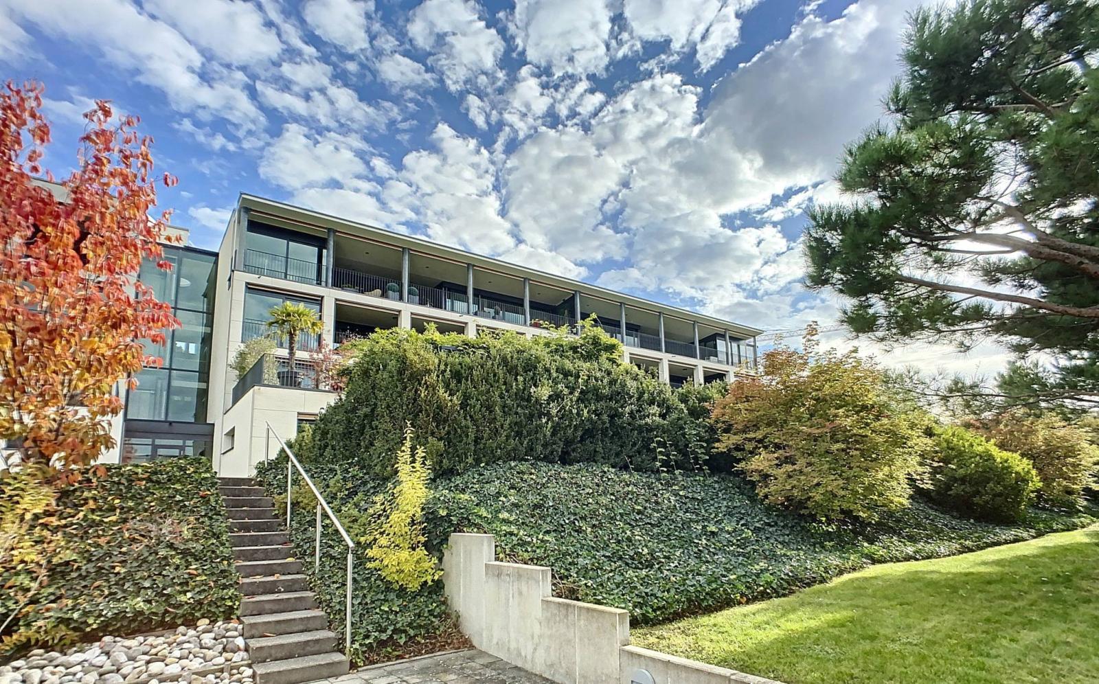 Spacious contemporary apartment with lake view