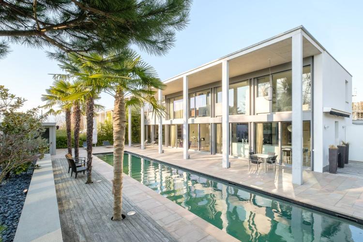 Superb contemporary villa