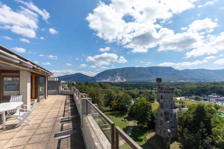 Exceptional gabled penthouse with breathtaking view