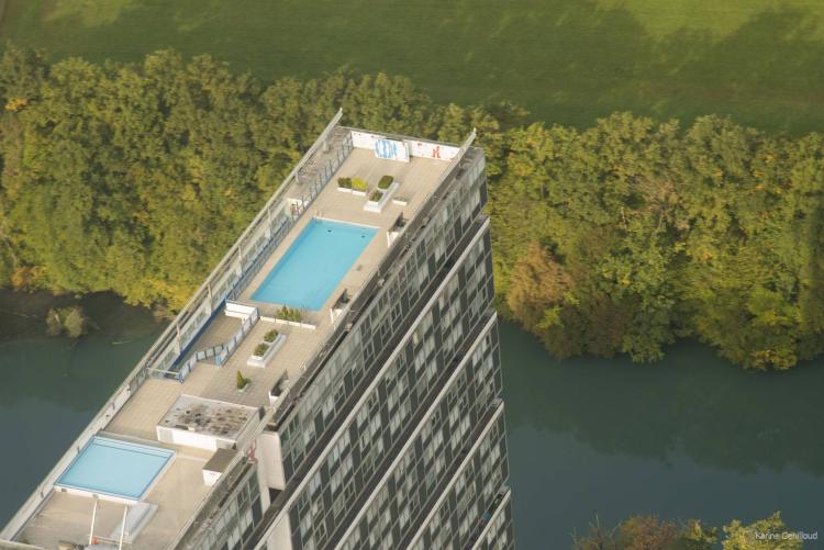 Spacious 3 room apartment on the 20th floor, rooftop pool