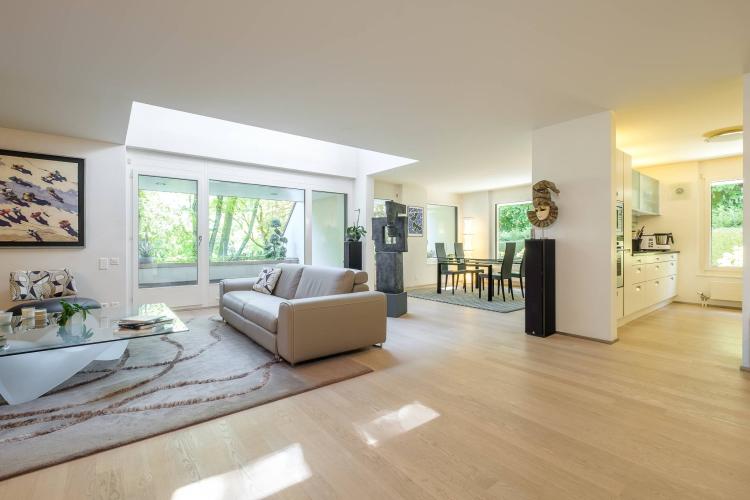 Beautiful penthouse with large terraces in a magnificent park