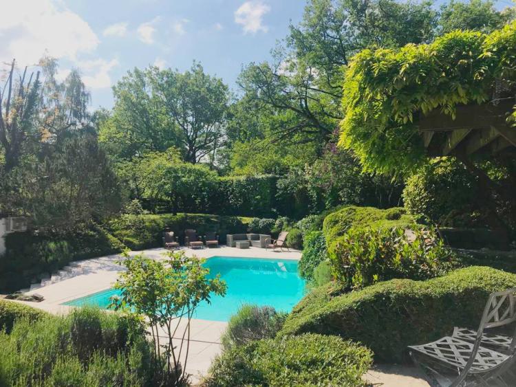 Magnificent contemporary villa in absolute calm