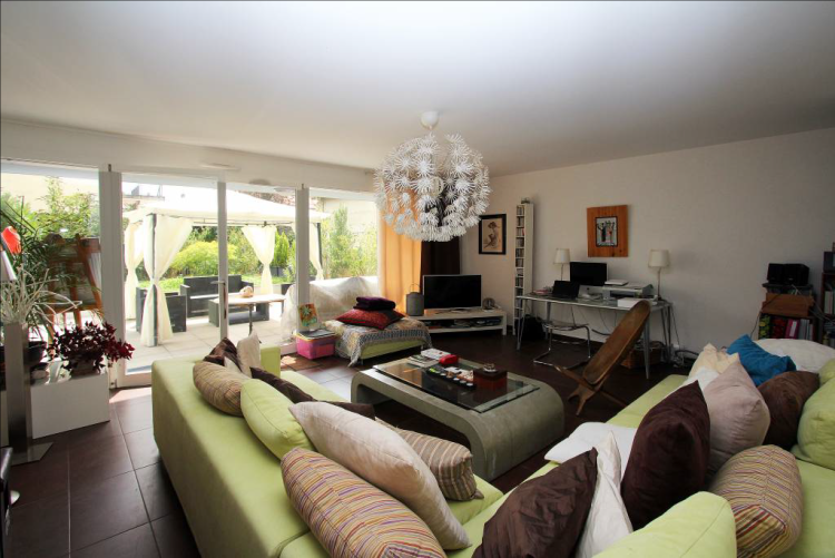 For investors, rented, 6 room duplex with terraces &amp; garden