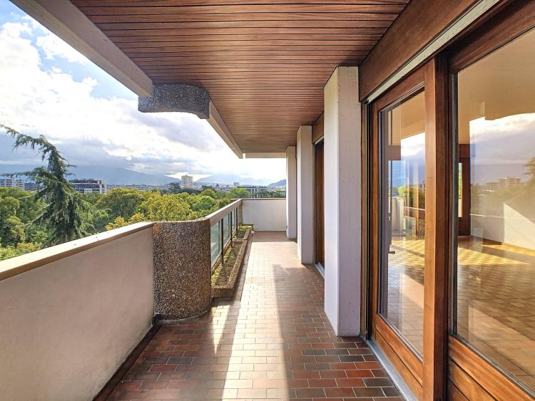 Exclusive! 4-room apartment on a high floor